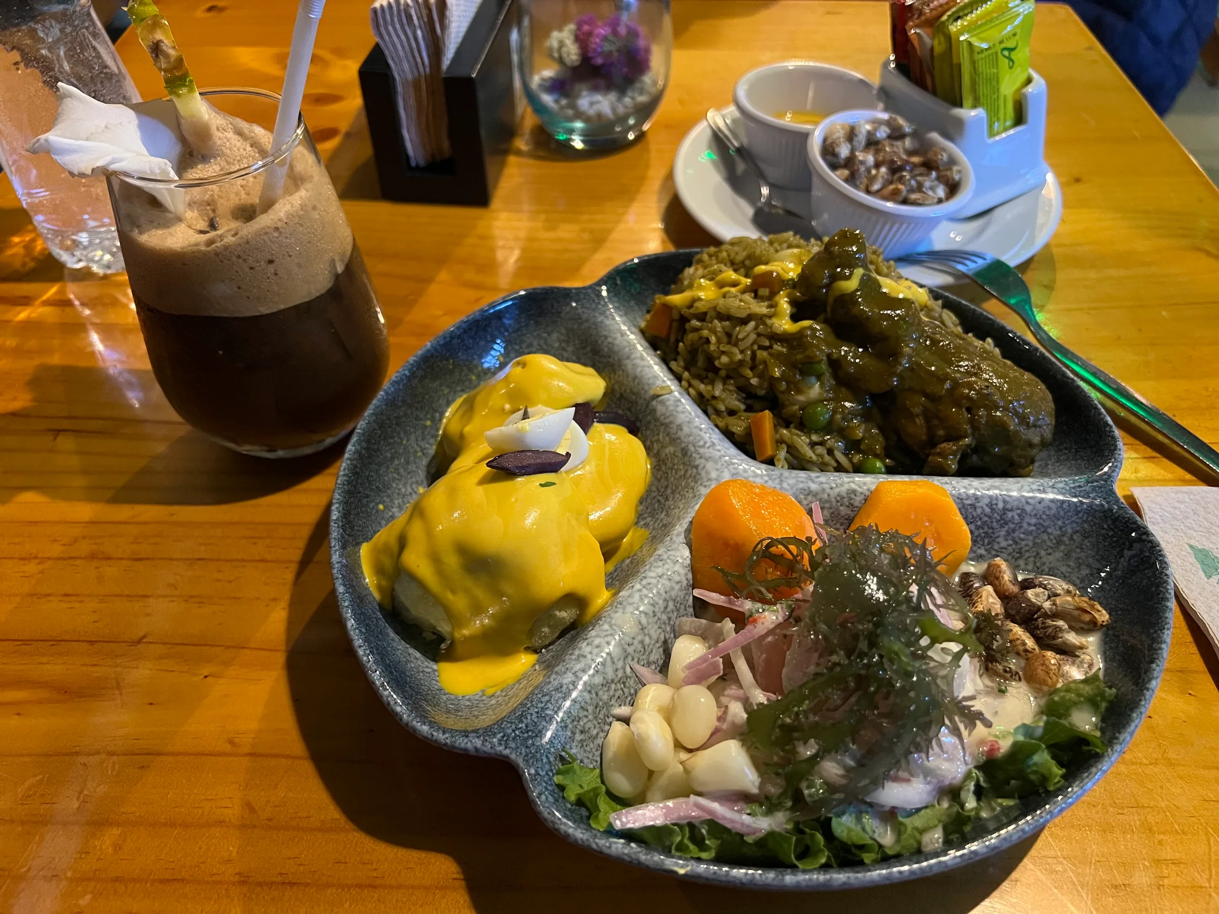 包含 Ceviche 的秘鲁特色三拼